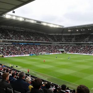 Crystal: Khi Những Viên Ngọc Rực Sáng Trên Sân Cỏ World Cup 2026