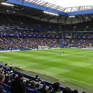 Bài toán tài chính của Chelsea: Kỷ lục chuyển nhượng Rogers và nghệ thuật “bán cầu thủ nuôi cầu thủ”